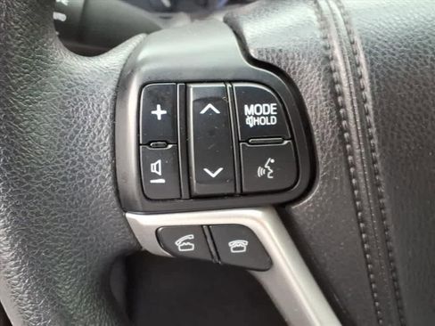 Used 2015 Toyota Highlander LE image 18