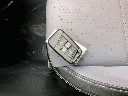 New 2026 Volkswagen Jetta SE image 32