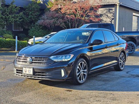 Used 2024 Volkswagen Jetta Sport image 4