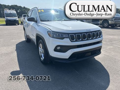 Used 2024 Jeep Compass Latitude image 1
