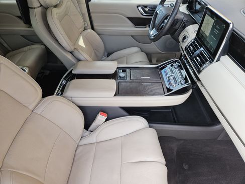 Used 2019 Lincoln Navigator Reserve image 15