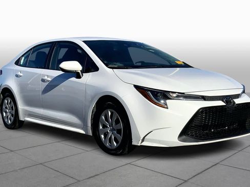 Used 2020 Toyota Corolla LE image 2