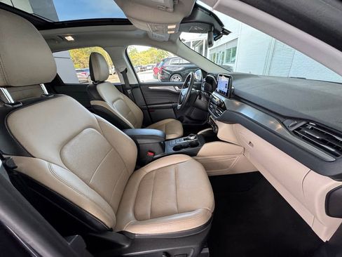 Used 2022 Ford Escape Titanium image 15