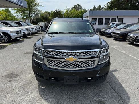 Used 2019 Chevrolet Suburban LT w/ LT Signature Package AWD/4WD image 3