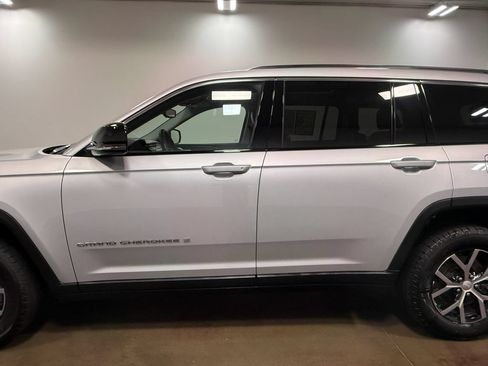 Used 2023 Jeep Grand Cherokee L Limited AWD/4WD image 37