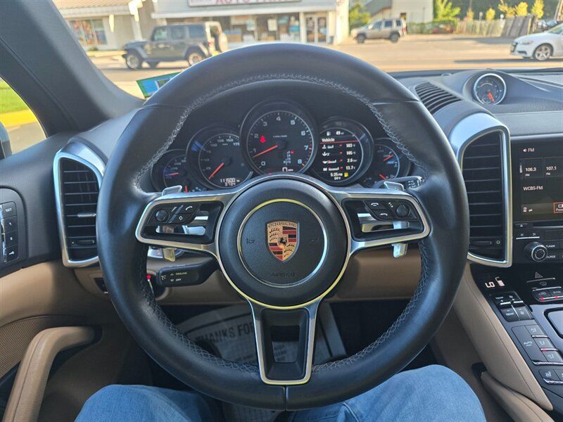 Used 2018 Porsche Cayenne AWD/4WD image 6