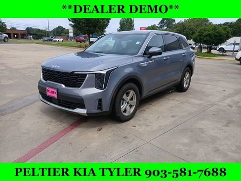 New 2025 Kia Sorento LX FWD image 3