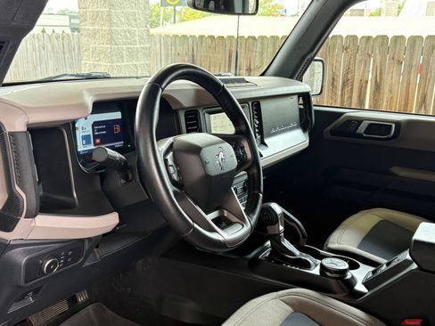 Used 2022 Ford Bronco Big Bend w/ Sasquatch Package AWD/4WD image 2