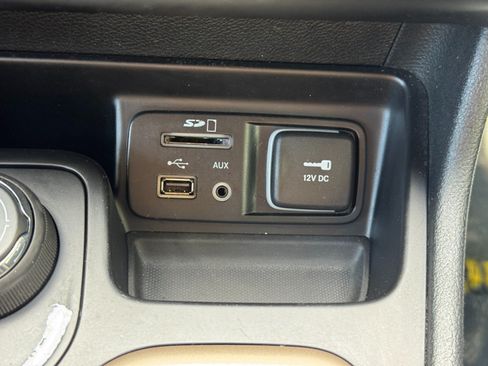 Used 2016 Jeep Cherokee Latitude w/ Cold Weather Group AWD/4WD image 30