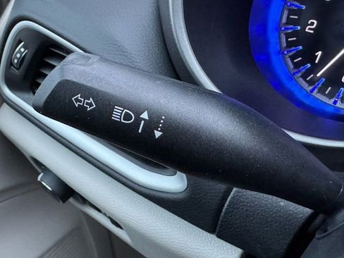 Used 2023 Chrysler Pacifica Touring-L image 27