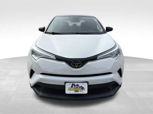 Used 2019 Toyota C-HR XLE image 8