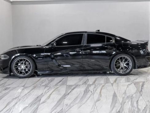 Used 2019 Dodge Charger R/T w/ Plus Group RWD image 11