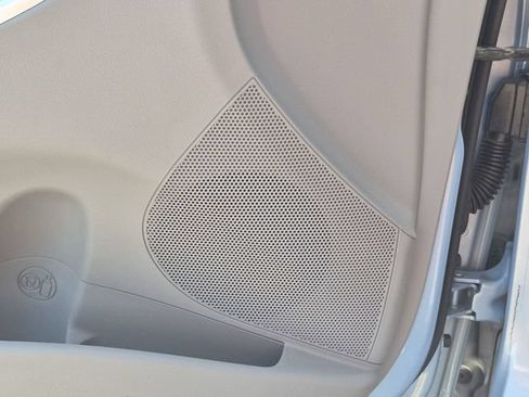 Used 2013 Hyundai Accent SE FWD image 18