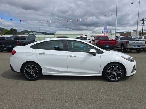 Used 2019 Chevrolet Cruze LT w/ Convenience Package FWD image 6