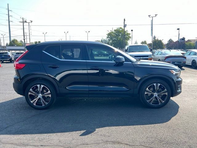 Used 2020 Volvo XC40 T5 Inscription w/ Protection Package Premier AWD/4WD image 6