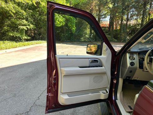 Used 2012 Ford Expedition Limited RWD image 25