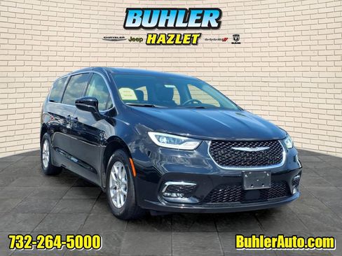 Certified 2024 Chrysler Pacifica Touring-L FWD image 1