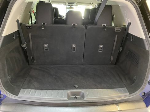 Used 2025 Nissan Pathfinder SV AWD/4WD image 30