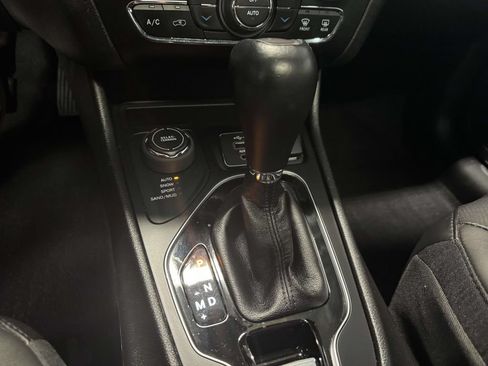 Used 2021 Jeep Cherokee Limited AWD/4WD image 27