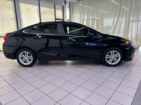Used 2019 Chevrolet Cruze LT w/ Convenience Package image 3