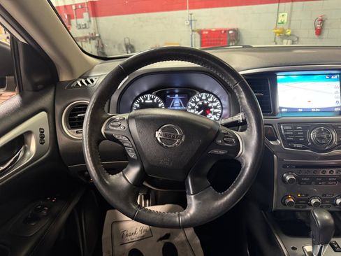 Used 2020 Nissan Pathfinder SL image 9