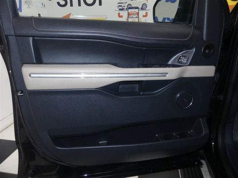 Used 2022 Ford Expedition Max Limited AWD/4WD image 26