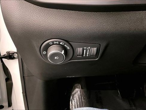 Used 2025 Jeep Compass Limited image 37