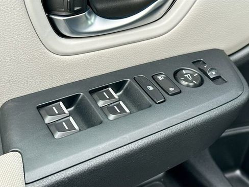 Certified 2023 Honda Pilot LX image 17