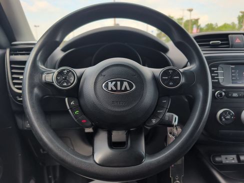 Used 2016 Kia Soul + FWD image 11