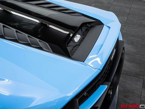Used 2023 Lamborghini Huracan EVO image 16
