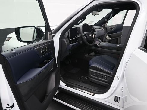 New 2026 INFINITI QX80 4WD image 9