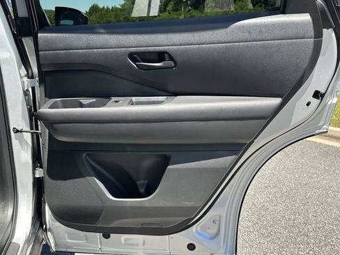Certified 2025 Nissan Pathfinder SV FWD image 18
