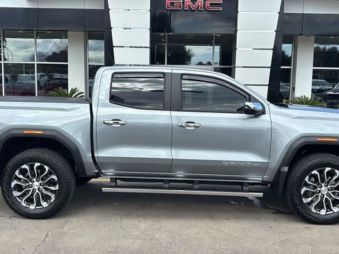 Certified 2025 GMC Canyon Denali image 9