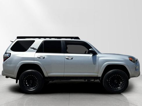 Used 2019 Toyota 4Runner TRD Off-Road AWD/4WD image 2
