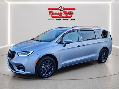Used 2021 Chrysler Pacifica Touring-L w/ Premium & Safety Sphere Group