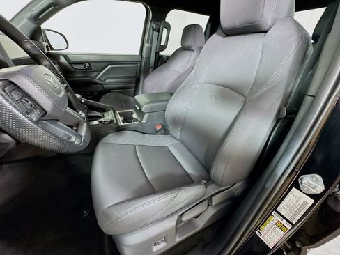 Used 2025 Toyota Tacoma SR5 AWD/4WD image 24