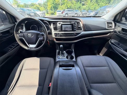 Used 2018 Toyota Highlander LE FWD image 20