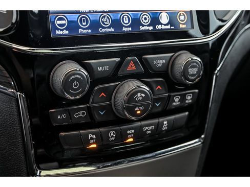 Used 2020 Jeep Grand Cherokee Overland AWD/4WD image 25