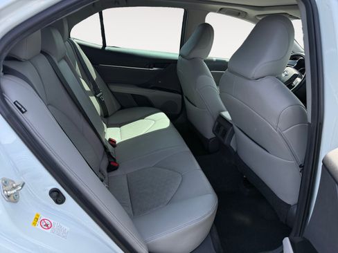 Used 2018 Toyota Camry XSE FWD image 18