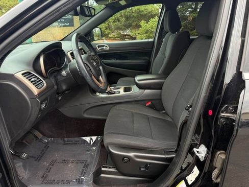 Used 2017 Jeep Grand Cherokee Laredo w/ Quick Order Package 23E image 6