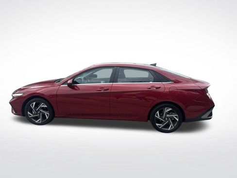 Used 2025 Hyundai Elantra SEL FWD image 14