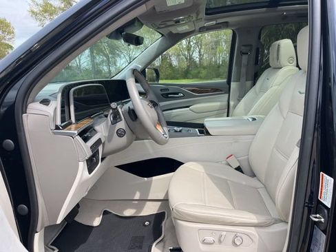 Used 2023 Cadillac Escalade ESV Premium Luxury Platinum RWD image 16