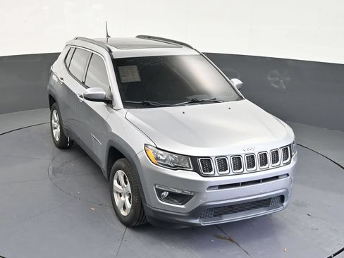 Used 2018 Jeep Compass Latitude w/ Popular Equipment Group AWD/4WD image 18