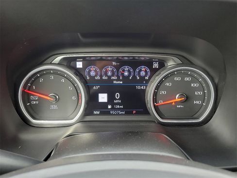 Used 2021 Chevrolet Suburban Premier image 18