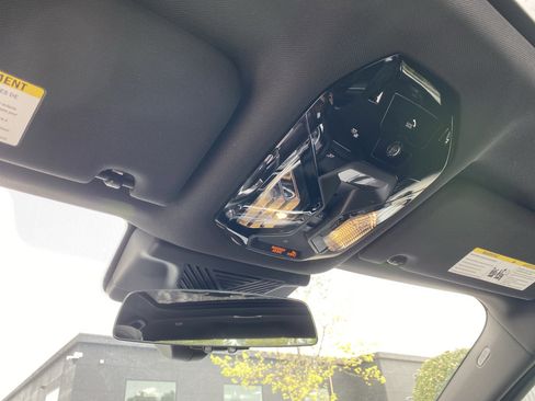 Used 2025 BMW 740i xDrive w/ Premium Package image 42