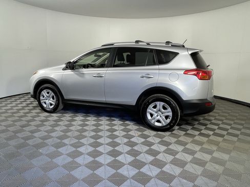 Used 2013 Toyota RAV4 LE AWD/4WD image 2