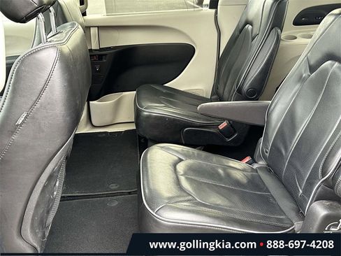 Used 2019 Chrysler Pacifica Limited image 12