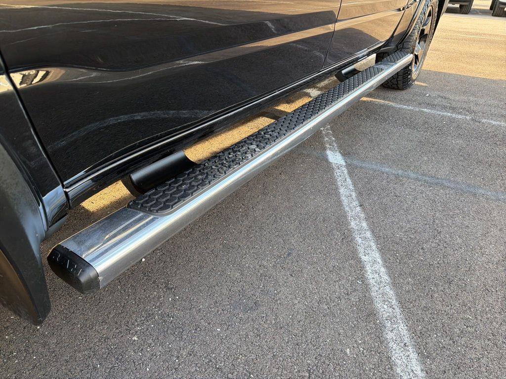 Used 2019 RAM 1500 Laramie AWD/4WD image 14