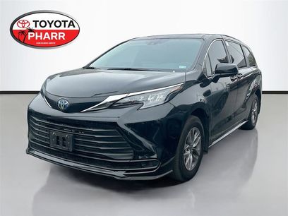 Used 2025 Toyota Sienna LE w/ LE Plus Package