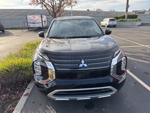Used 2024 Mitsubishi Outlander SE Black Edition image 2